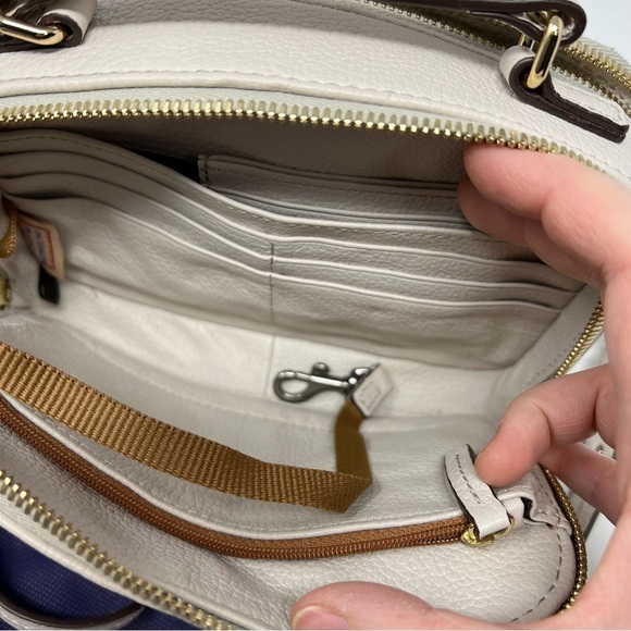 Dooney & Bourke NWOT Belvedere ambler crossbody bag - Picture 4 of 9